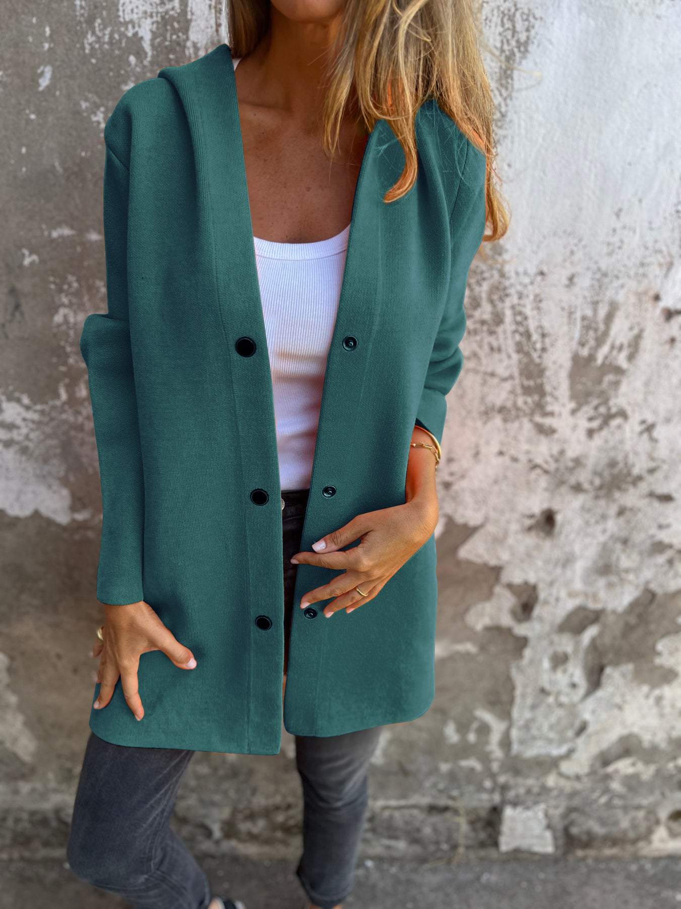 Adriana™ | Lange Strickjacke mit Knöpfen und Kapuze